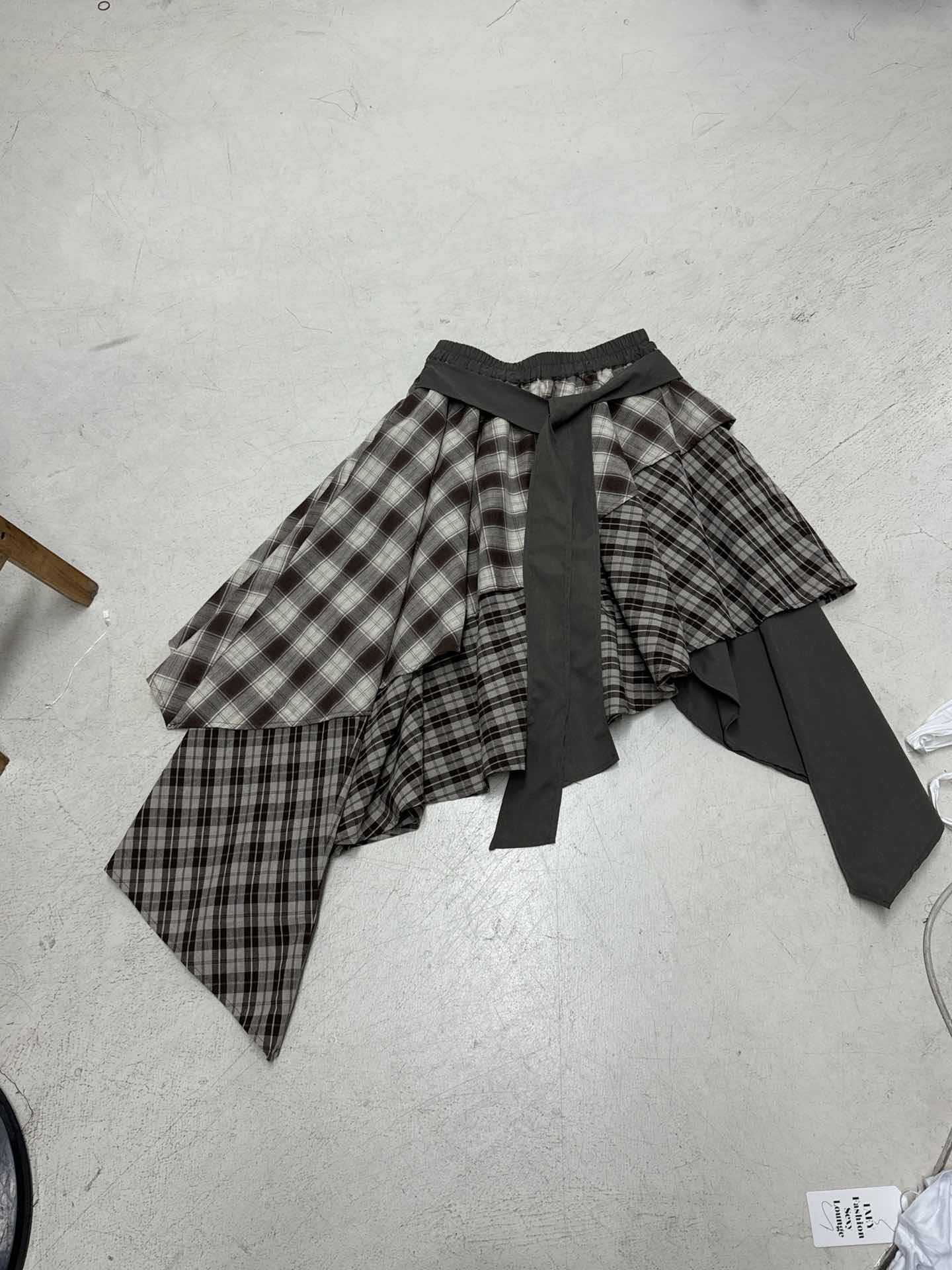 Color Block Plaid Irregular Hem Skirt High Street Spicy Layered Elastic Waist Loose A-Line Casual Long Skirt