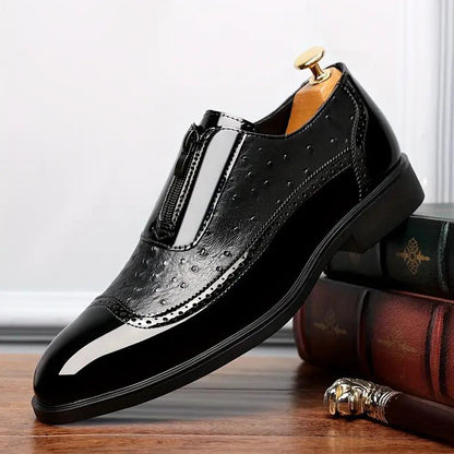 Embossed zipper pointed men shoes